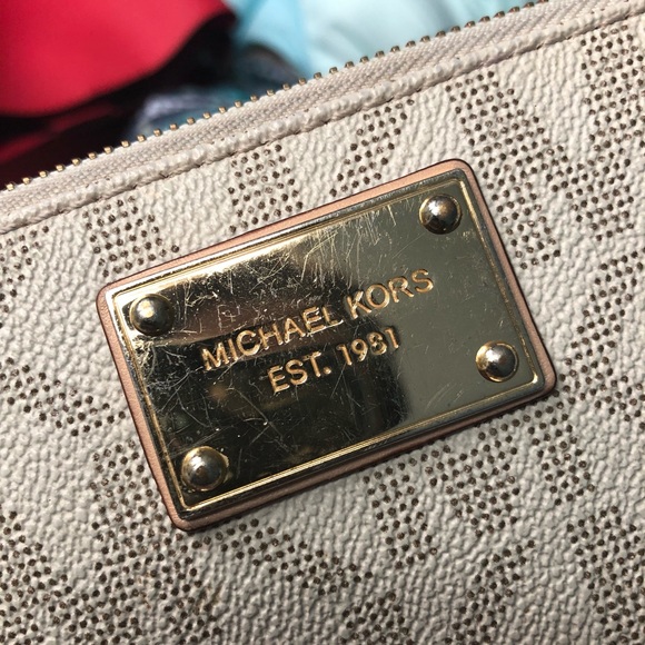 Michael Kors Wallet - Picture 4 of 6